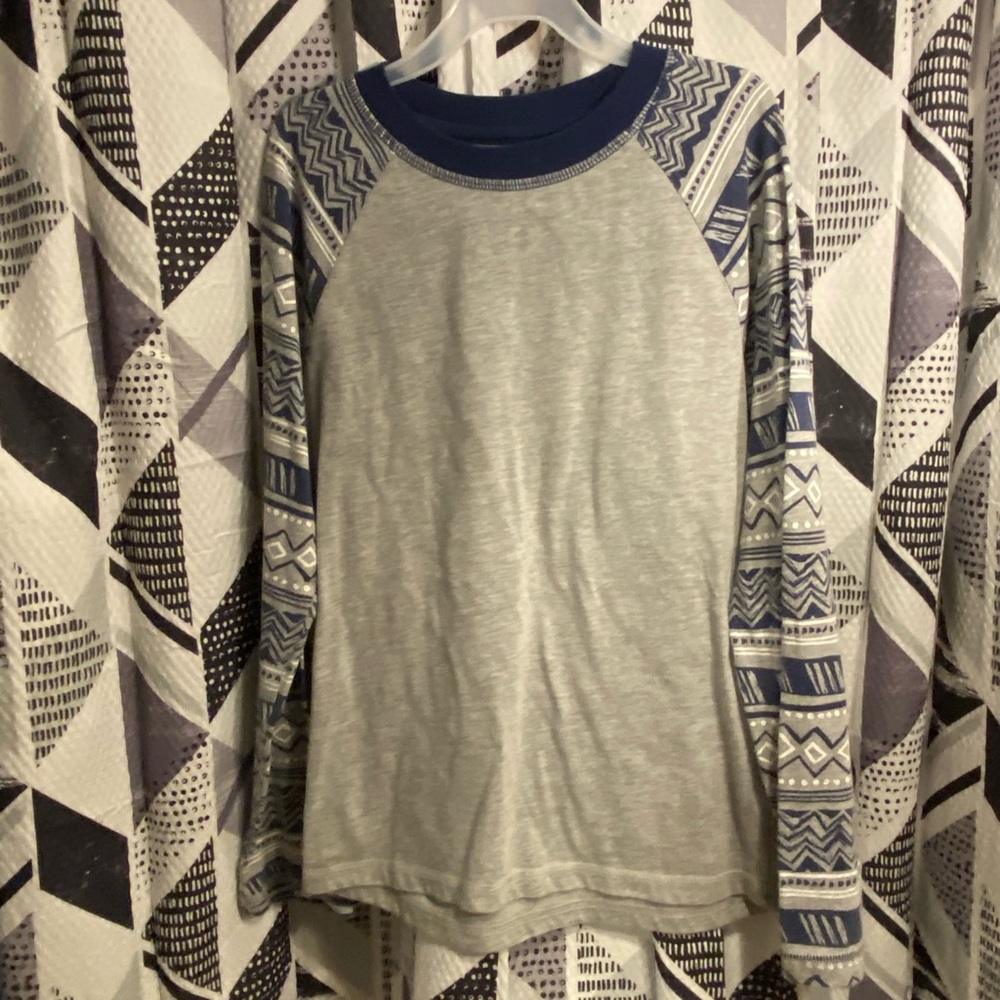 🎉4/$20🎉 Boy’s Size S Long Sleeve Shirt
